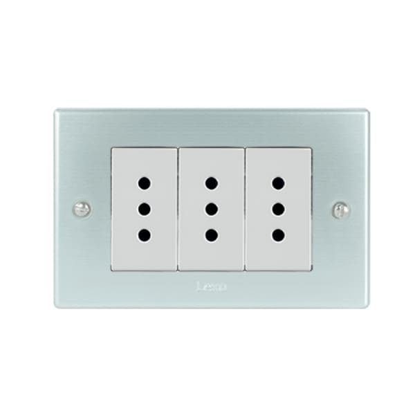 Toma corriente austral triple 10A 250V PLATA blanco armado